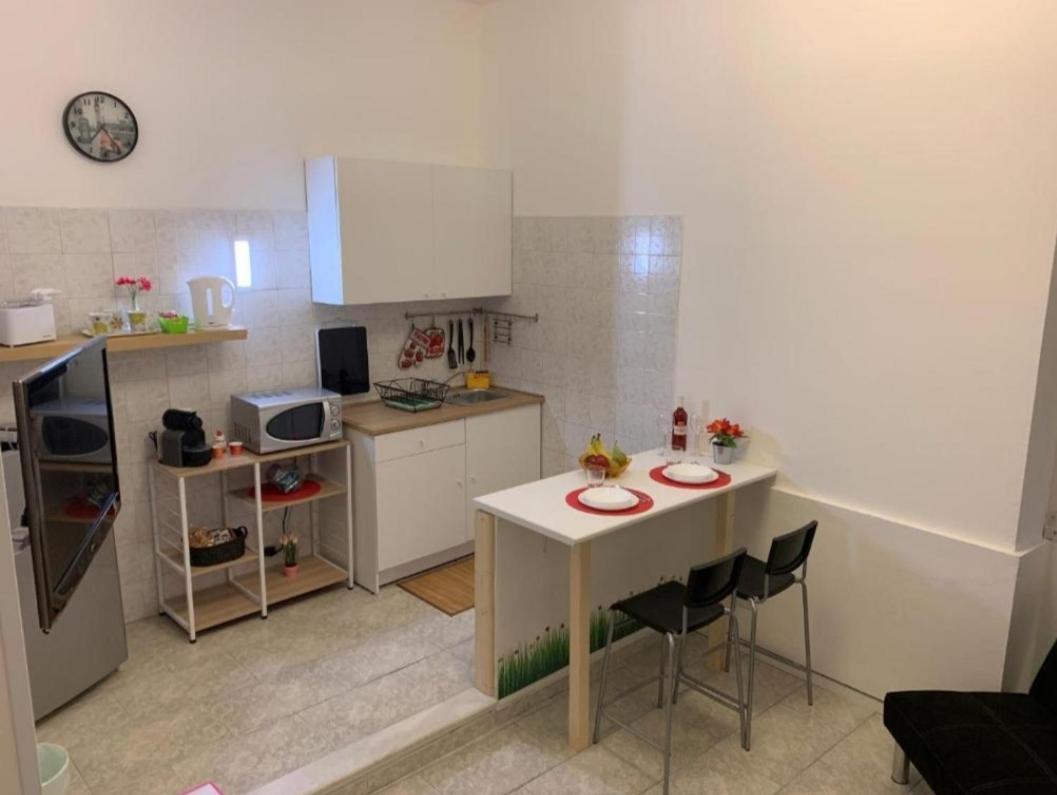 The Airport House Apartment Катания Екстериор снимка
